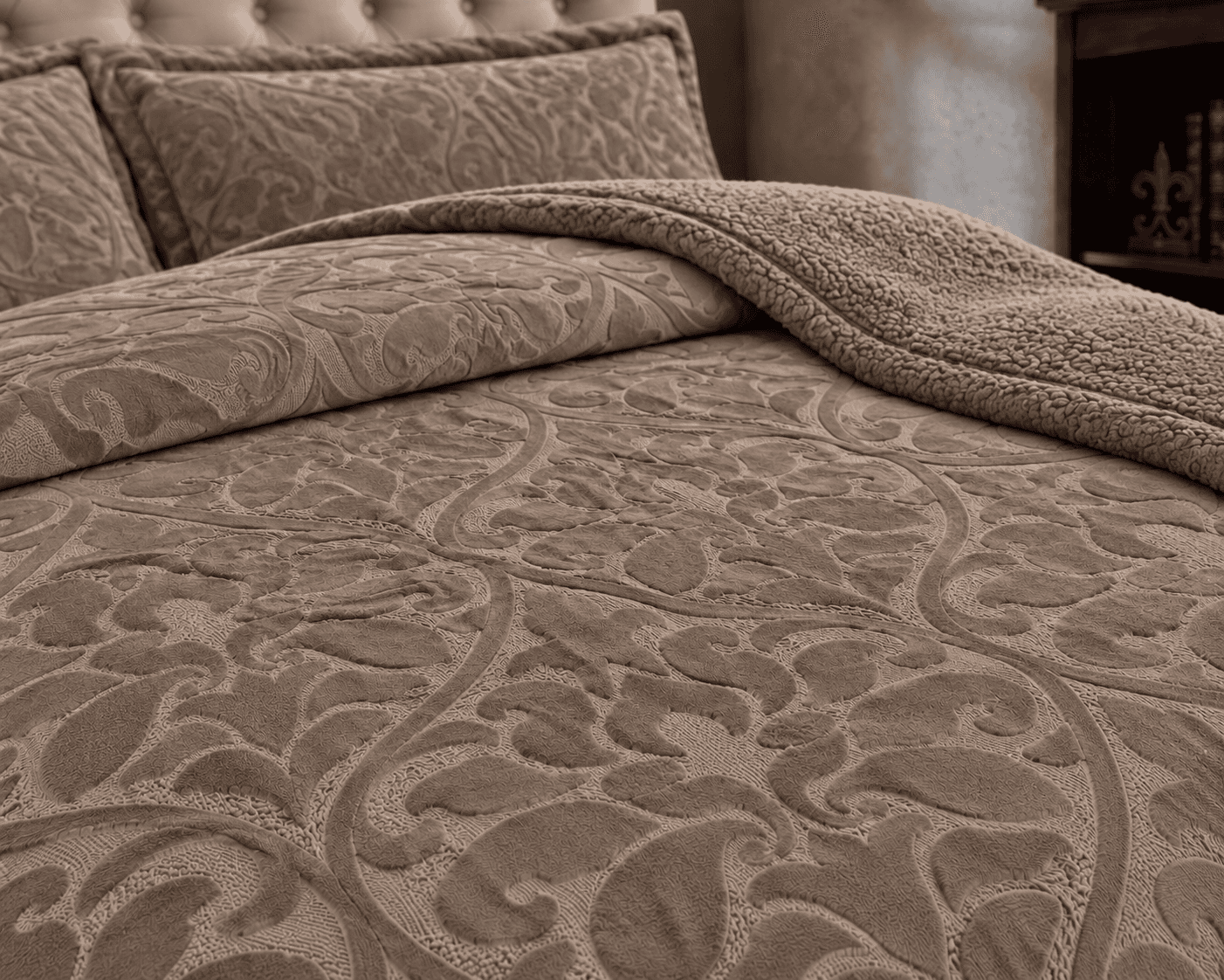 Royal Touch Quilt Set